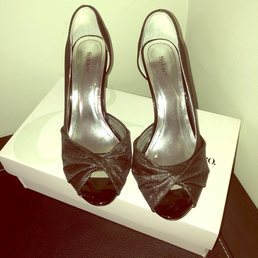 Women’s size 7.5M Style & Company Peep Toe Heels